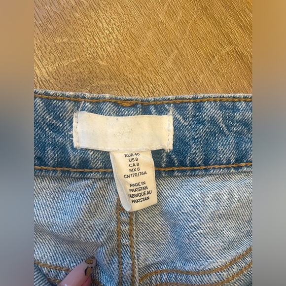 Bundle of 2 H&M Women’s Jeans - Size 8 - Light Wash & Dark Wash - Picture 6 of 6